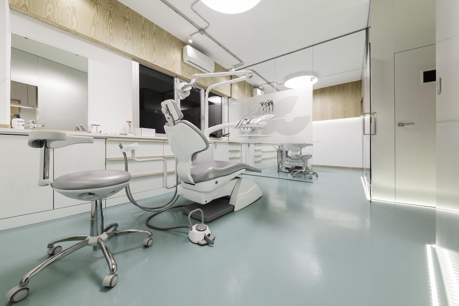 مطب دندانپزشکی و یونیت دندانپزشکی